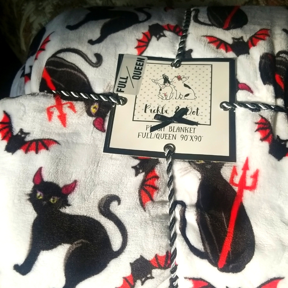 Pickle and dot Halloween full queen blanket